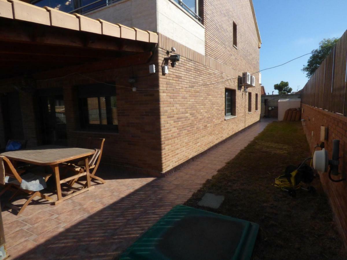 Chalet Moderno Con Piscina En Calafell Villa Exterior foto